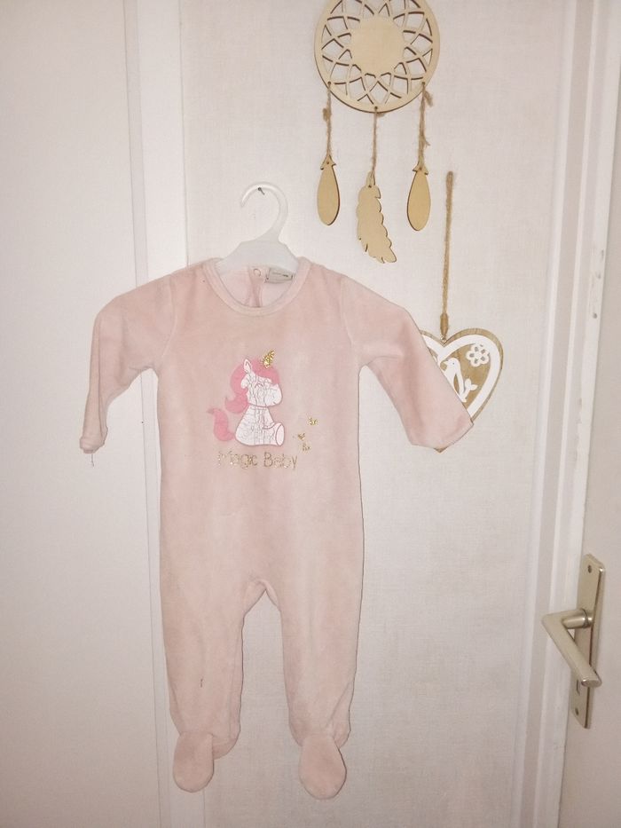 Pyjama bébé fille  velour, hiver 6 mois, rose perle,  motif licorne