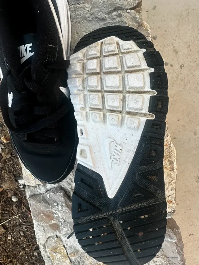Nike Air Max noires et blanches – Pointure 36 - photo numéro 6