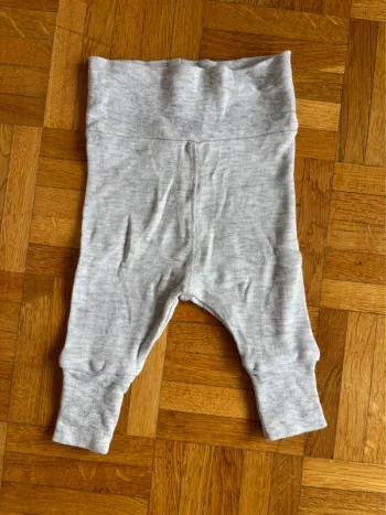 Legging gris 1 mois parfait état