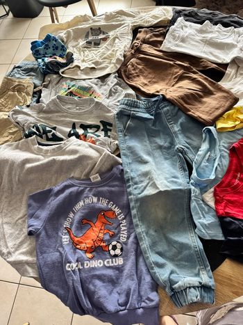 Lot de vêtement garçon taille 4 ans 