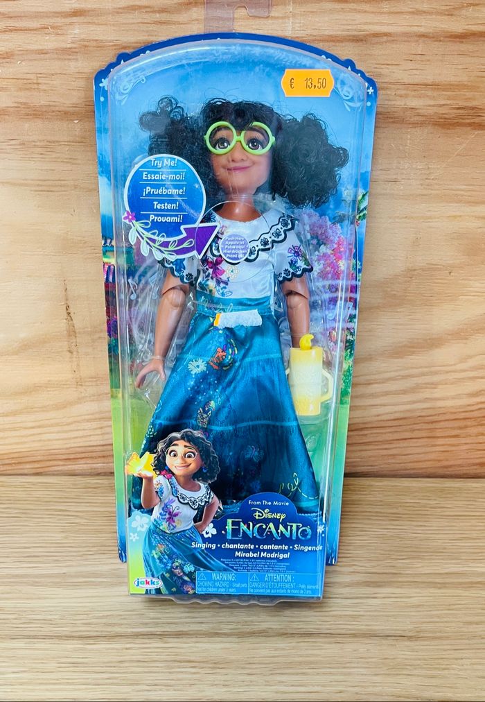 Disney encanto poupee chantante mirabel