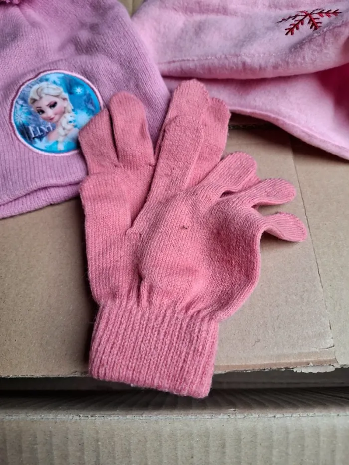 Magnifique ensemble de bonnet Disney et gant - photo numéro 3