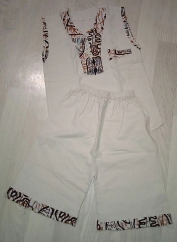 Tenue africaine crème et motifs marrons T. 18-24 mois