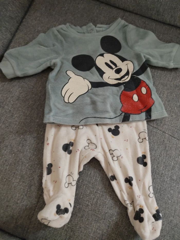 Pyjama 2 pièces taille 3 mois