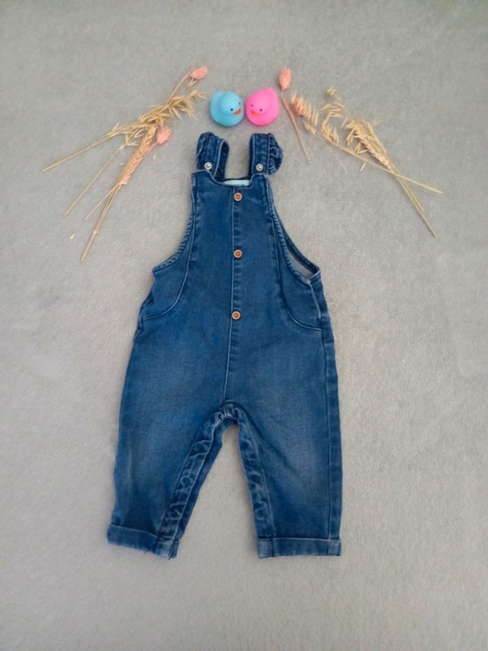 Salopette en jean adorable pour bébé fille