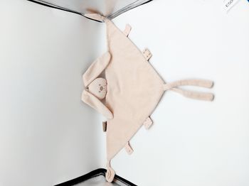 Doudou plat lapin beige rosé Lapidou NATTOU grand triangle attache tétine sos doudou