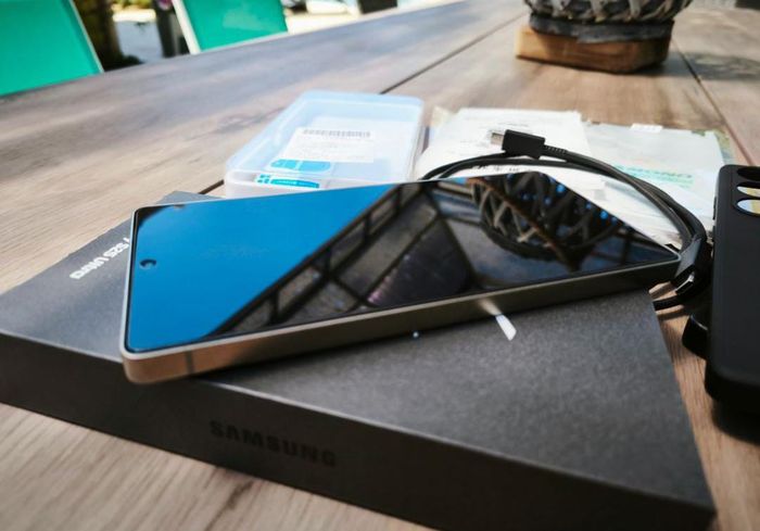 Samsung Galaxy S25 Ultra Noir Absolu Titane avec 256 Go de stockage. - photo numéro 2