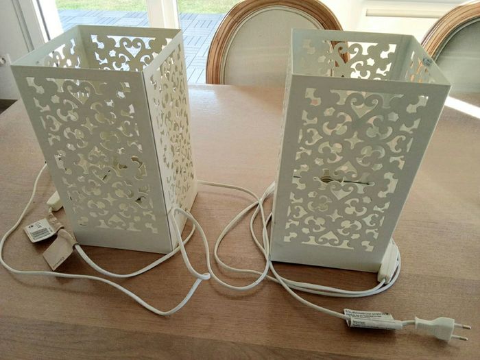 2 lampes en métal blanc TBE