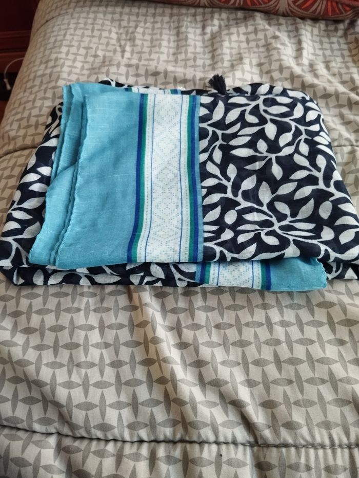 Grande écharpe neuve - photo numéro 5