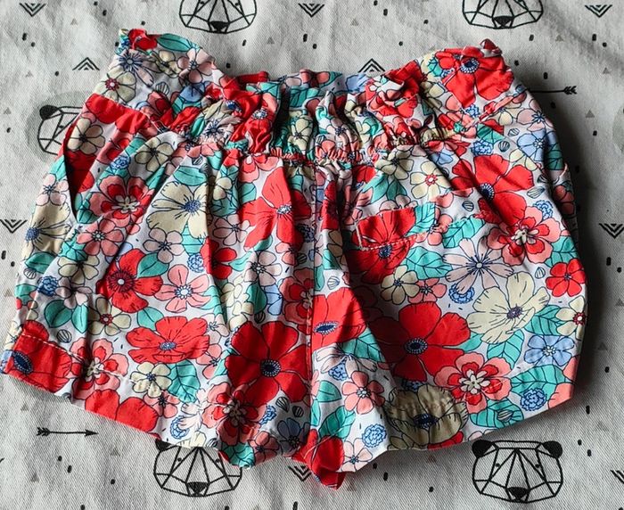 Short fleurie taille 3 mois - photo numéro 3