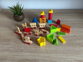 Lot jouet en bois de forme et petit train