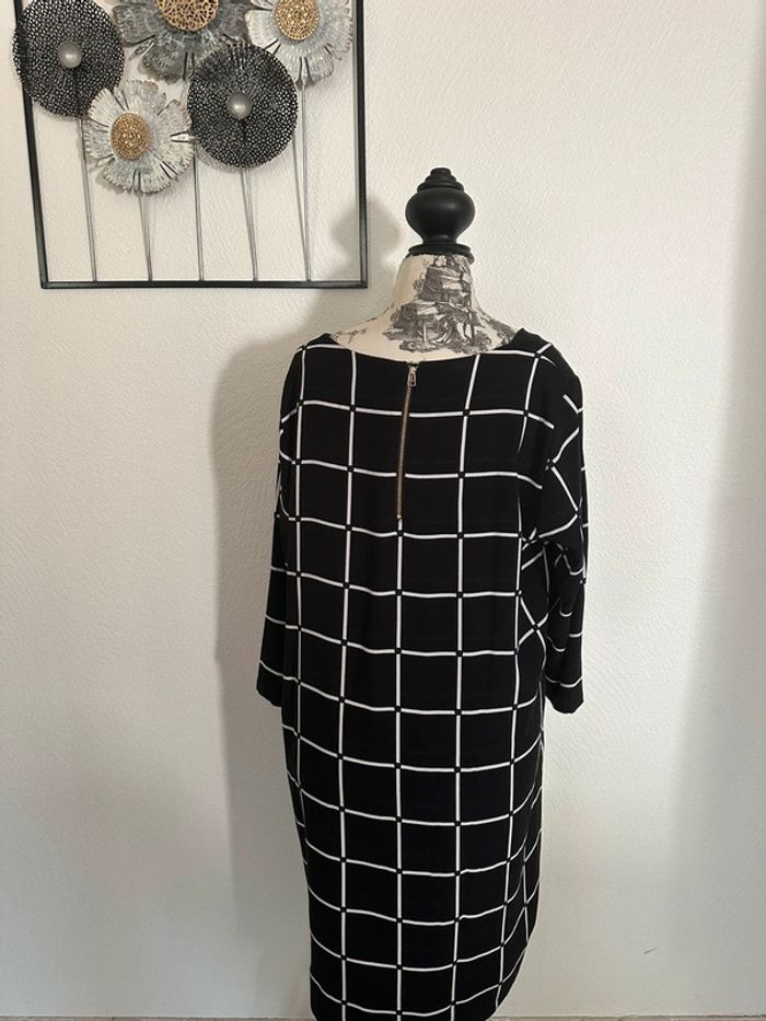 Robe noire rayure blanche T48 - photo numéro 3