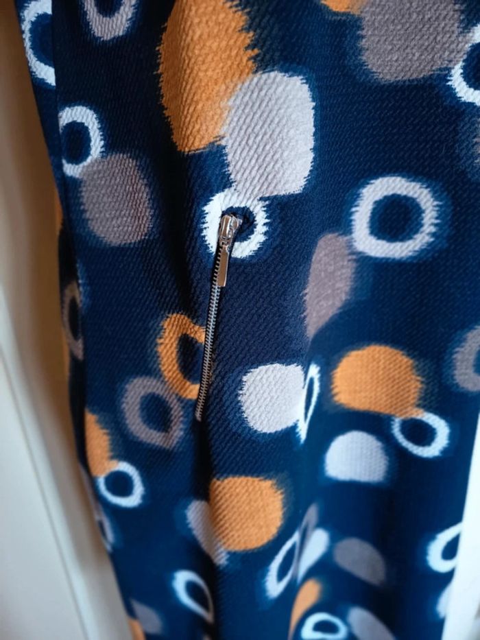 Robe manches courtes. Marque Armand Thiery. (A24) - photo numéro 2