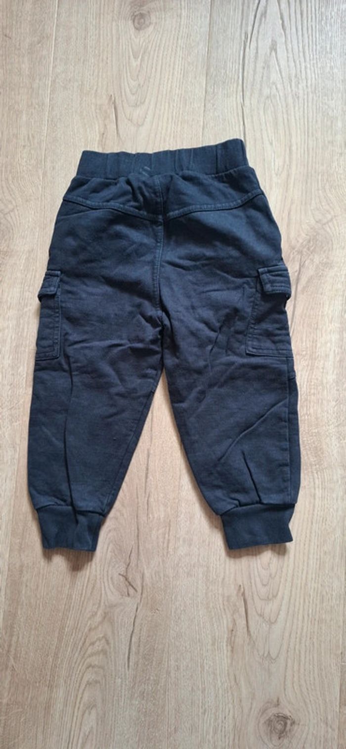 Lot 2 pantalon jogging 2ans TBE - photo numéro 4