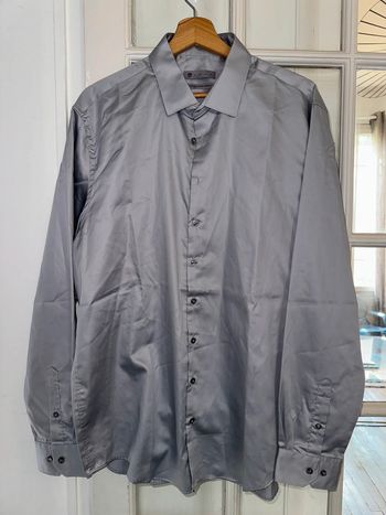 Chemise Izac  Neuve sans étiquette Valeur 99 euros Taille 5 (43-44)