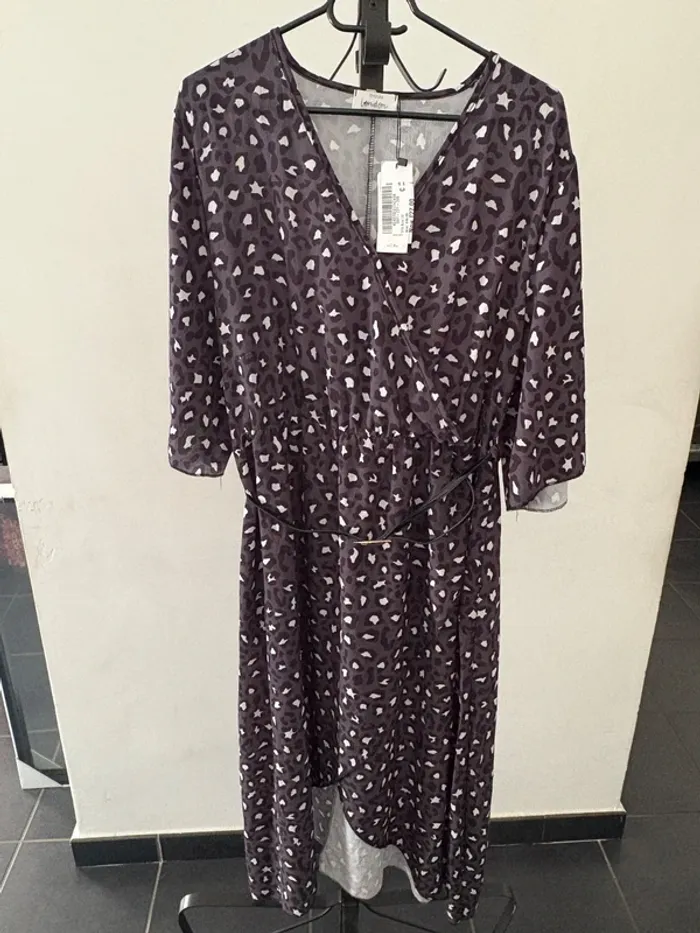 Robe léopard grise Taille 50 (ce qui correspond à une taille 22).