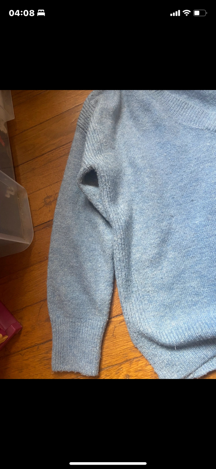 Pull bleu clair / pastel décolleté en V - photo numéro 3