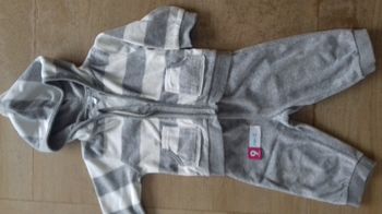 ensemble gilet + pantalon jogging 9 mois