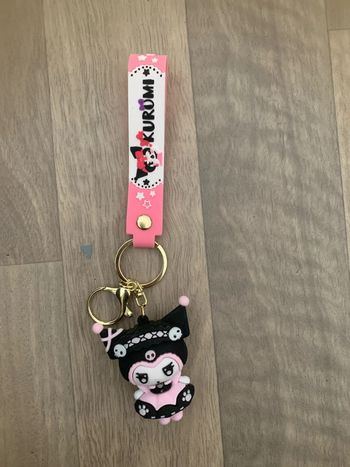 Porte clé Kuromi noir et rose  neuf