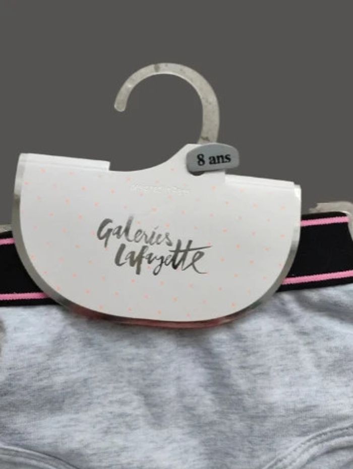 Lot 5 shortys Galeries Lafayette 8 ans valeur 34.95 € - photo numéro 4