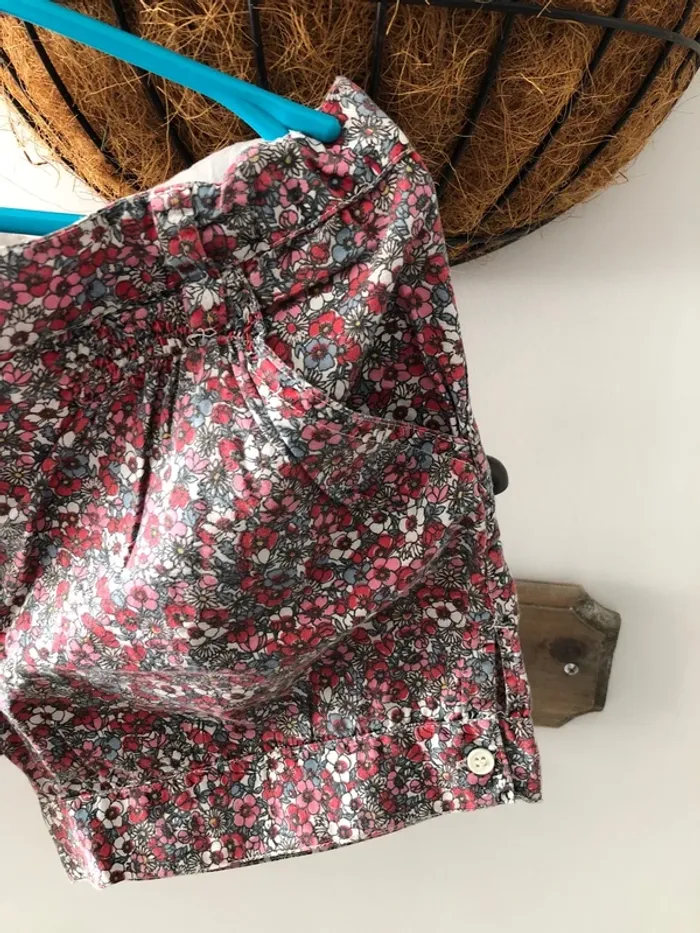 Short fleuri Taille 10 ans - photo numéro 3
