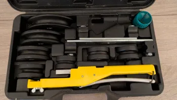 Coffret cintreuse arbalète