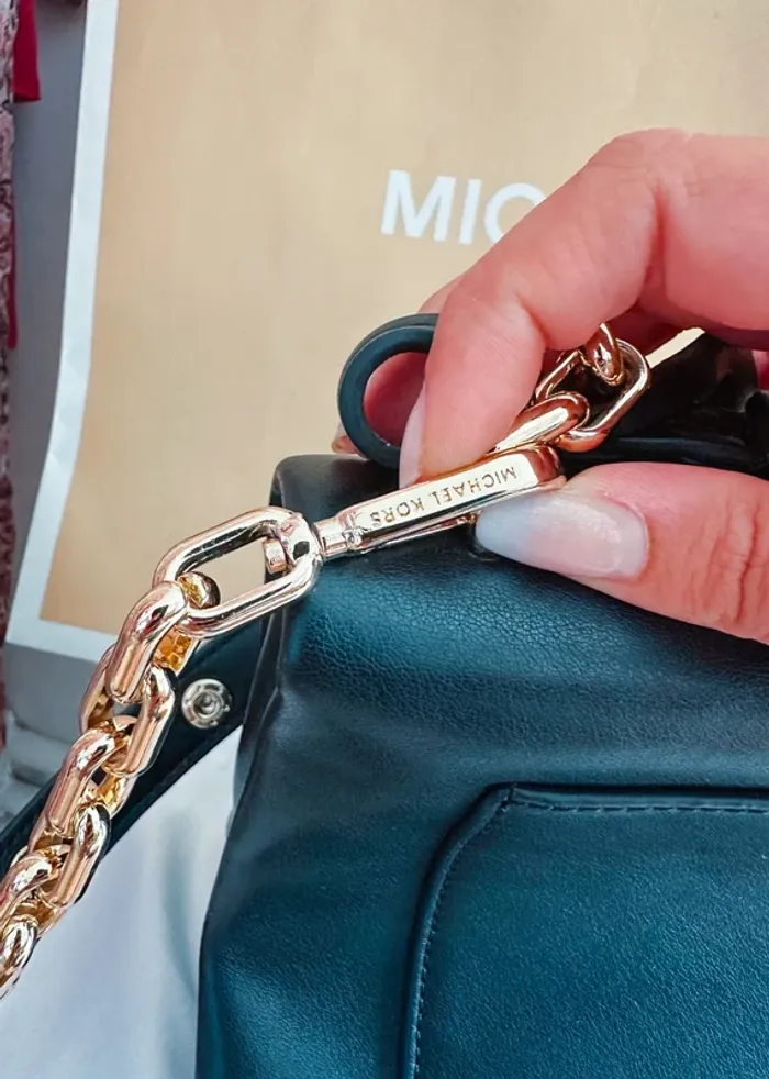Sac Michael Kors Cece noir cuir vegan chaîne dorée élégant - photo numéro 6