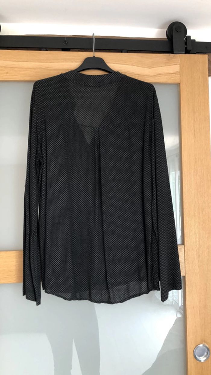 Blouse foncée - photo numéro 2