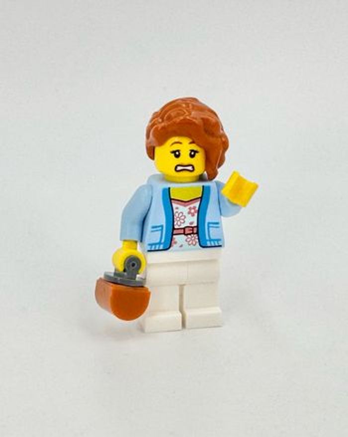 Lego Ideas Le Jardin Botanique : La Visiteuse à la tenue printanière (visage double) - NEUF - photo numéro 3