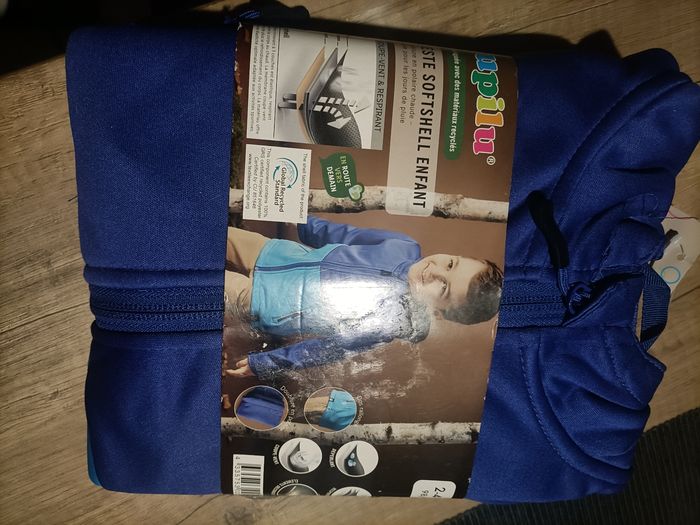 Veste à capuche coupe vent garçon neuve