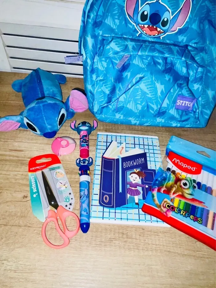 Lot d’affaires scolaires. Stitch . - photo numéro 2