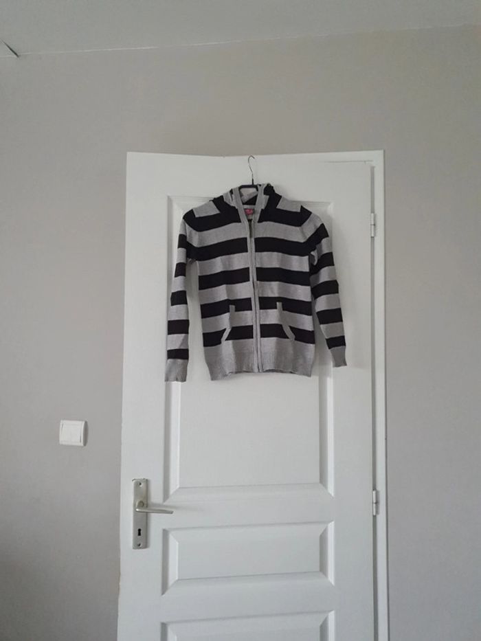 Veste zippée à capuche rayée 10/12 ans LC6