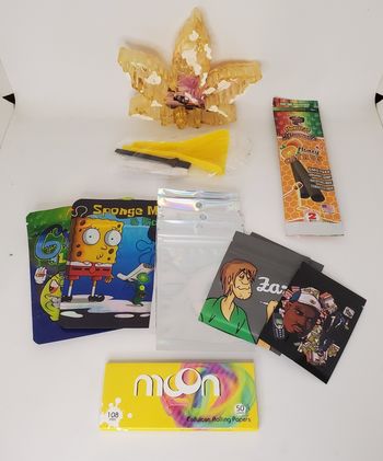 Lot de divers pochons et accessoires Rasta