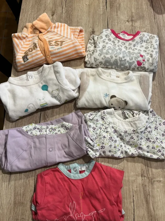 Lot pyjamas épais et légers