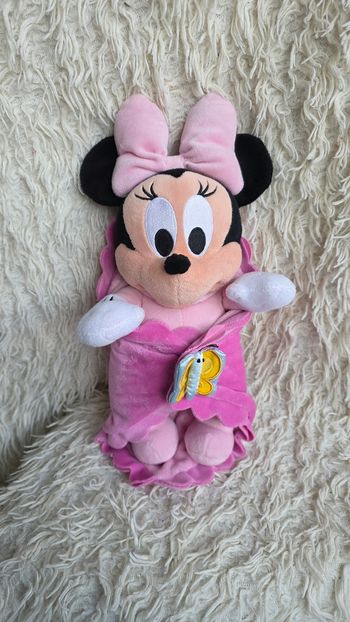 Peluche disney minnie bébé avec sa couverture disneyland paris