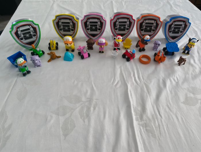 Lot figurines pat patrouille big truck