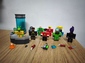 Lot figurines Roblox Heroes of Robloxia