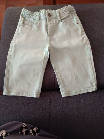 Bermuda / short vert clair taille 8 ans