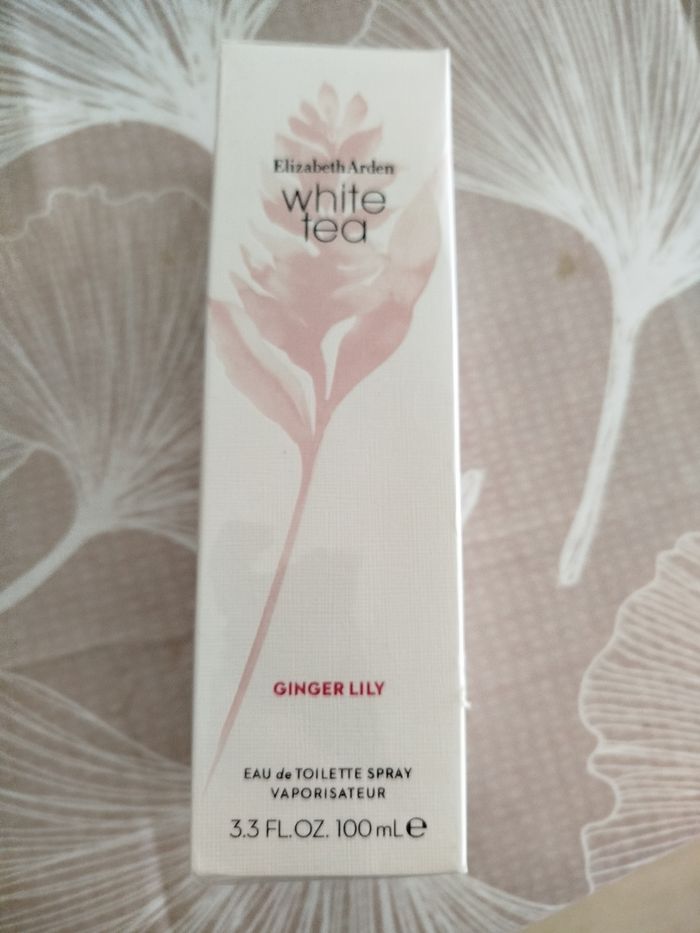 Eau de toilette spray Elisabeth arden white Tea ginger lily neuf sous blister