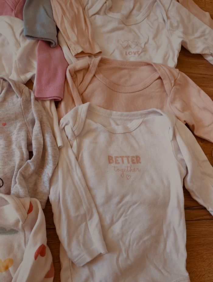 Lot 9 bodies en 6 et 9 mois - photo numéro 5