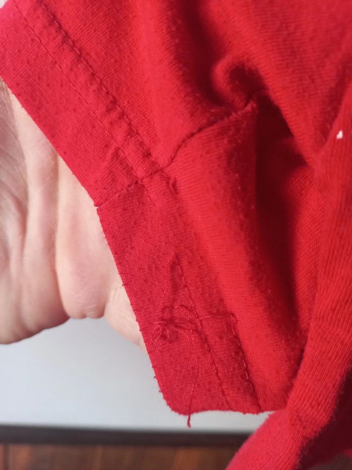 Tee-shirt rouge - photo numéro 3