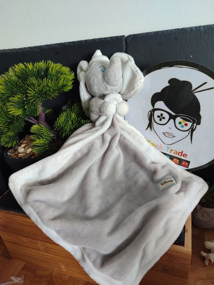 doudou éléphant Dumbo Disney gris blanc mouchoir couture bleu chapeau DD003506