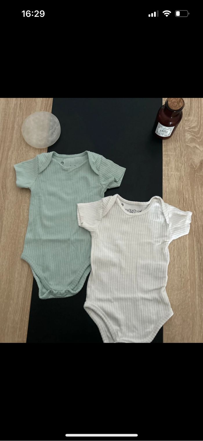 Lot de 2 bodies manche courte