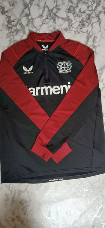 Haut d'entraînement officiel du bayer leverkusen année 2023-2024 taille L couleur noir et rouge
