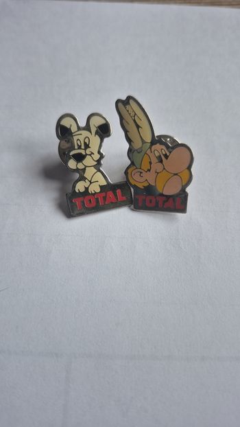 Lot 2 Pin's Vintage - Total : Idéfix & Astérix