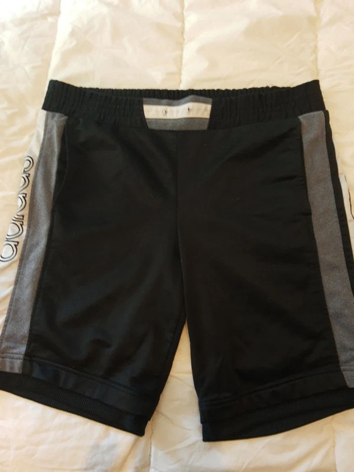 Short long Adidas Vintage taille 40 - photo numéro 3