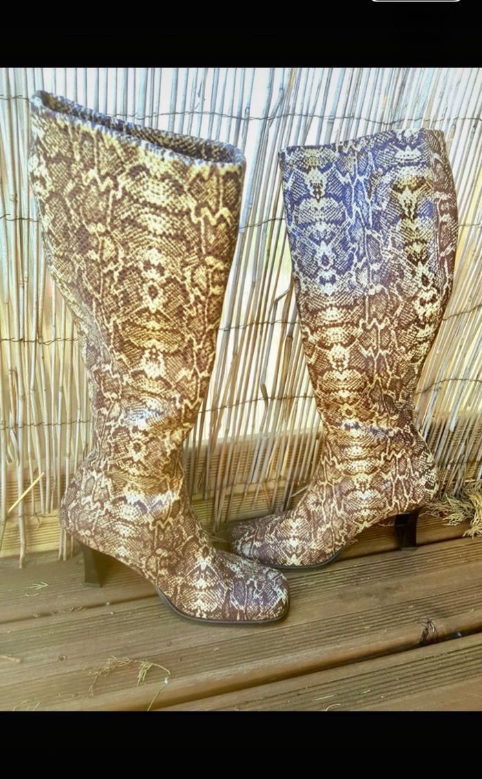 paire de bottes à talons bobine effet python serpent. - photo numéro 4
