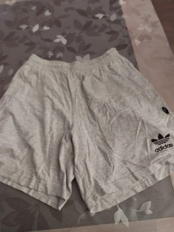 Short Adidas taille 38