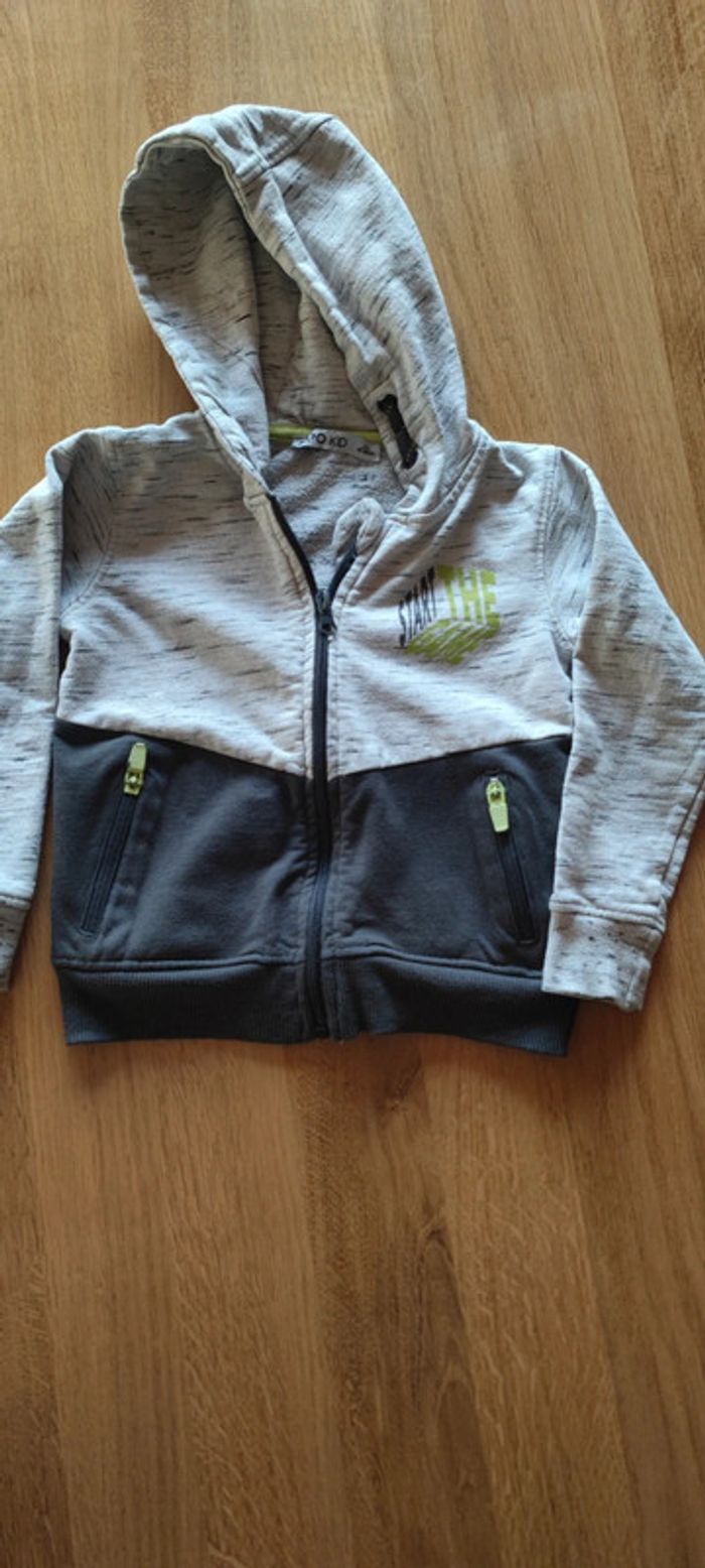 Lot 2 vestes zippées 4 ans - photo numéro 2