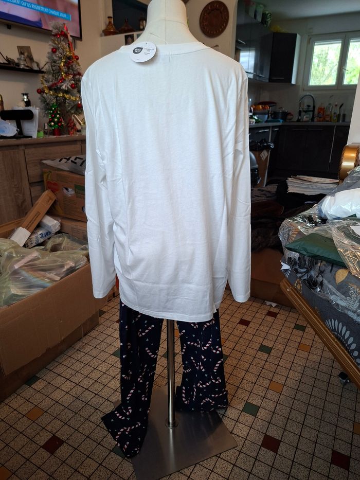 Pyjama de noel en maille jersey pur taille 40 femme neuf marque damart 
100%coton 
Prix 15 euro - photo numéro 3